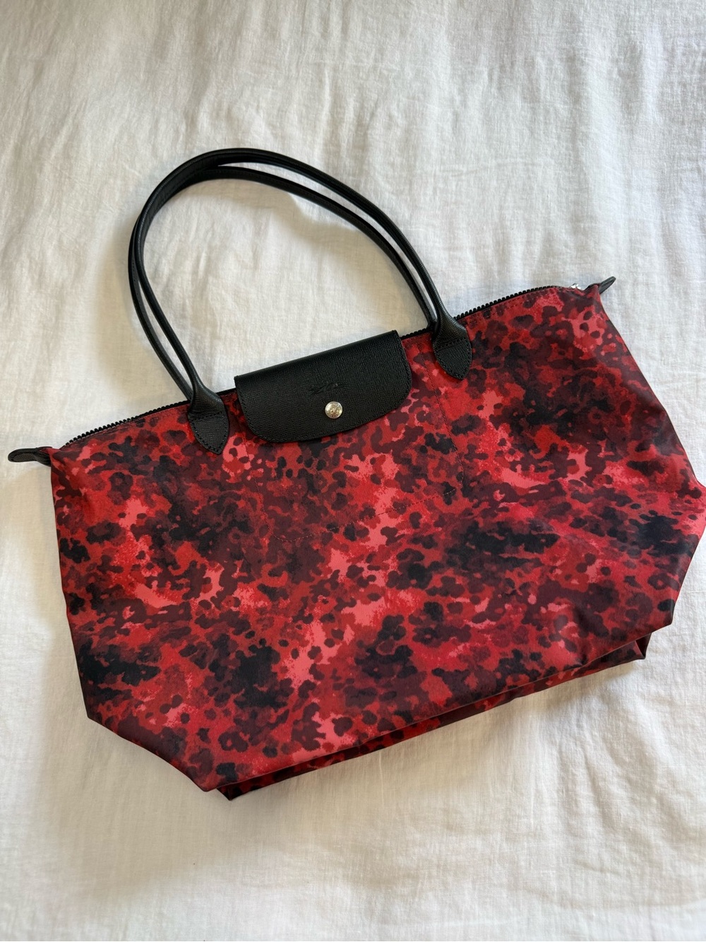 Longchamp Le Pliage Depose Red
Camo Tote with Black Trim Neo Fantaisie